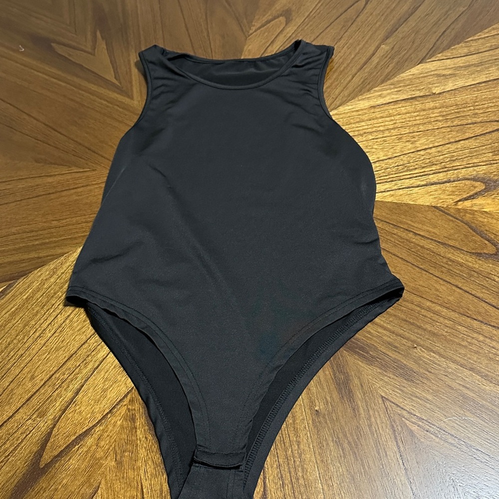 SHEIN Black Sleeveless High-Cut Bodysuit